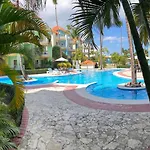 Palm Suites E-6-Two-Level Apartment With A View Of The Pool